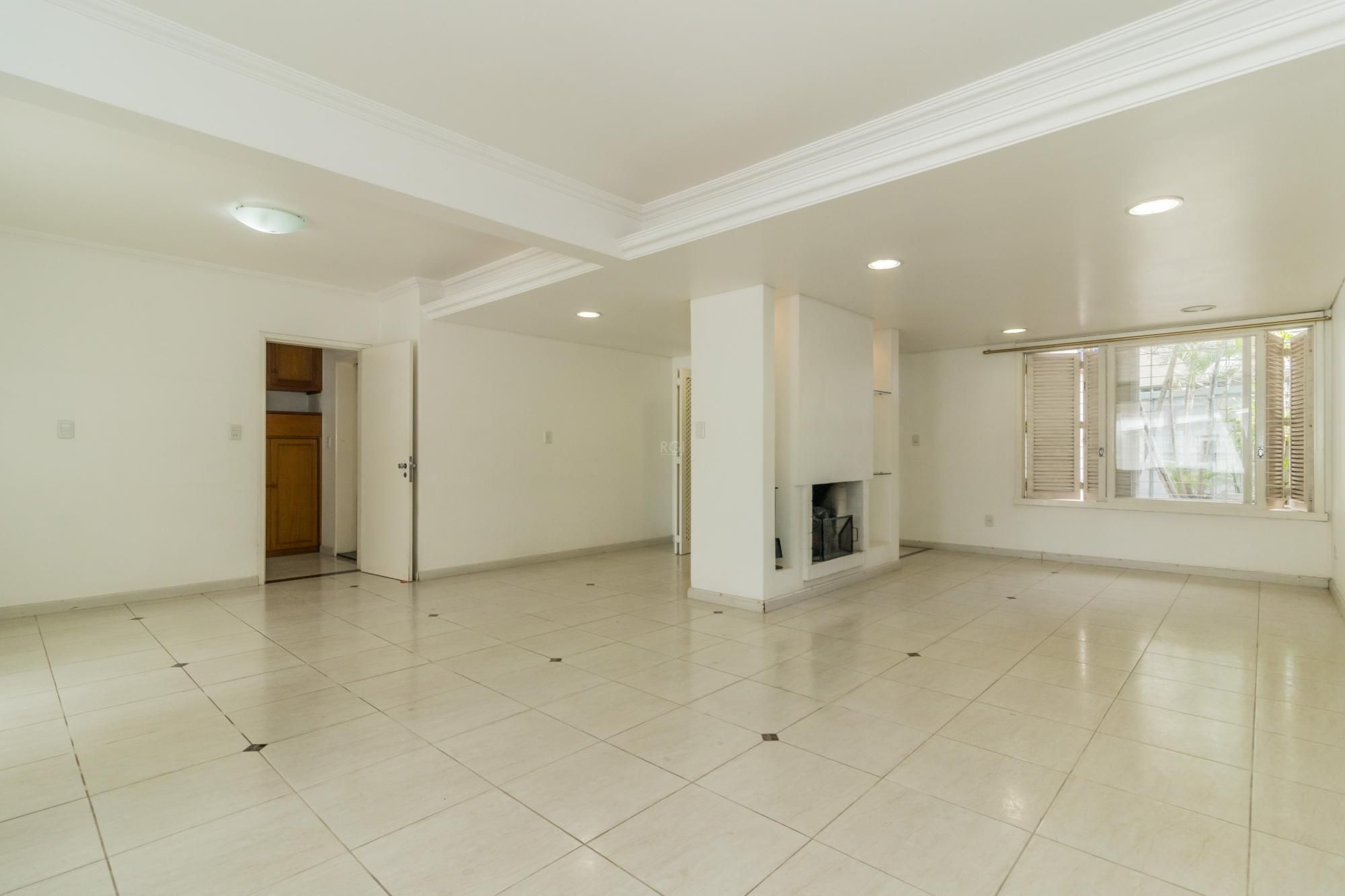 Casa à venda com 4 quartos, 250m² - Foto 3