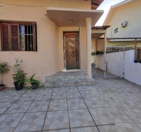 Casa de 2 dormitórios para venda ,pronta para morar no bairro Santo Antônio em Porto Alegre/RS.