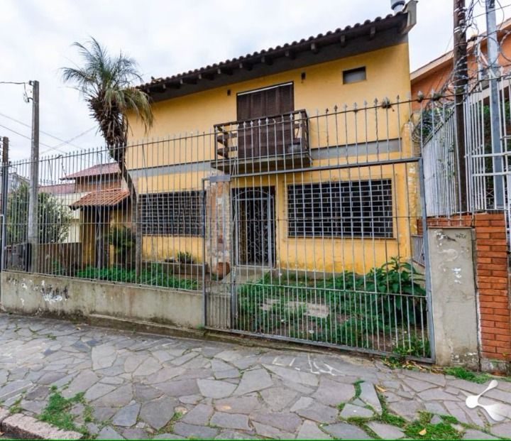 Casa de 03 dormitórios, no bairro Vila João Pessoa, para locação