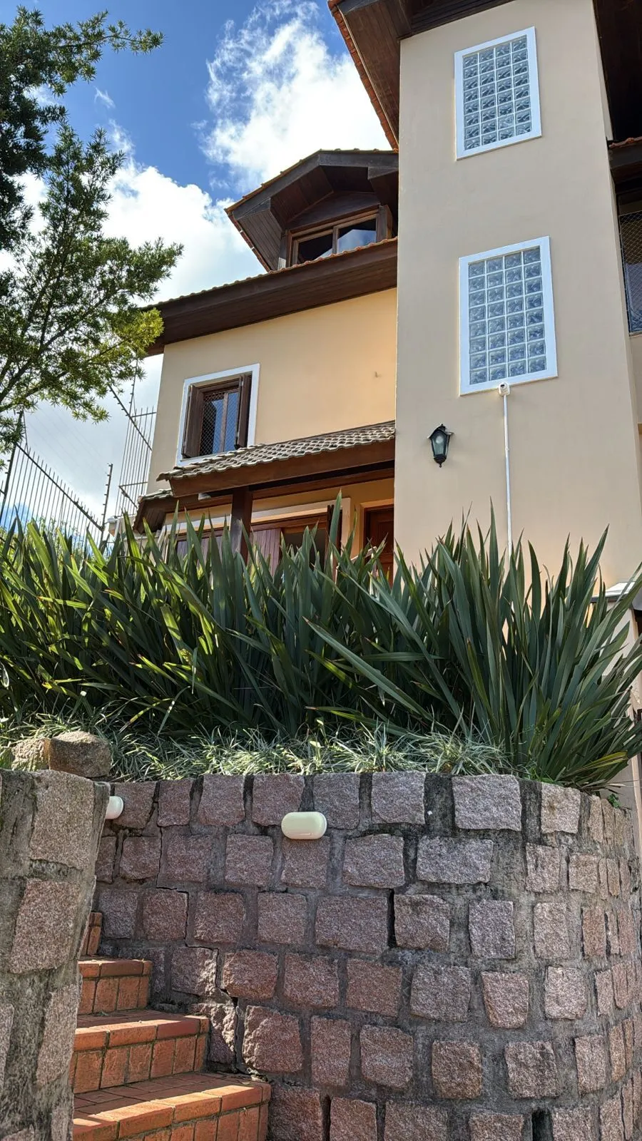 Casa, 4 dormitórios no bairro Ipanema em Porto Alegre para Comprar