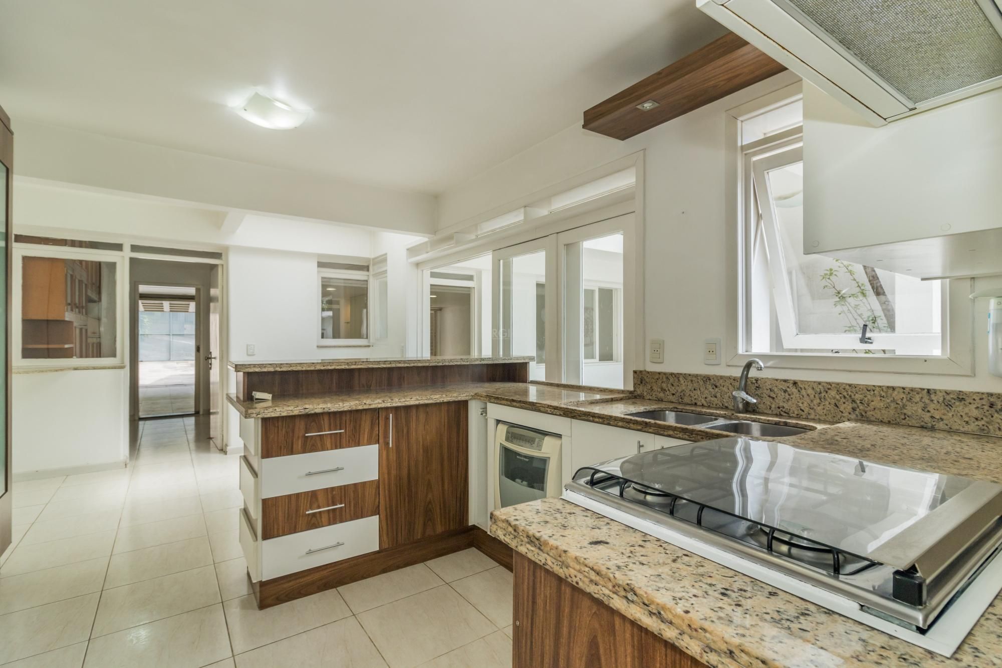 Casa à venda com 4 quartos, 250m² - Foto 5