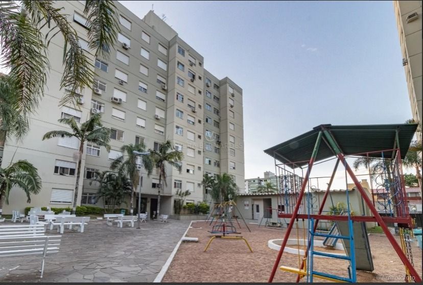 Apartamento à venda com 80m², 3 quartos, 1 vaga no bairro Tristeza em Porto Alegre
