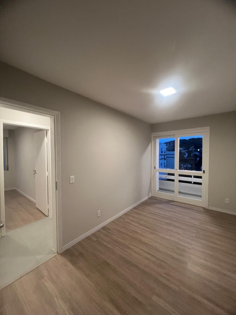 Apartamento à venda com 3 quartos, 79m² - Foto 2