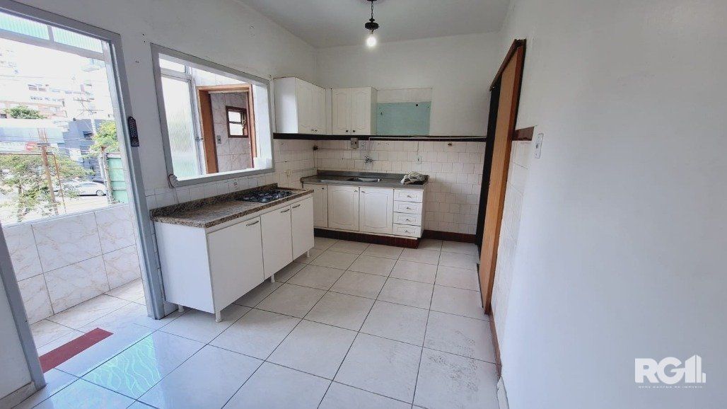 Apartamento à venda com 97m², 3 quartos, 1 vaga no bairro Petrópolis em Porto Alegre