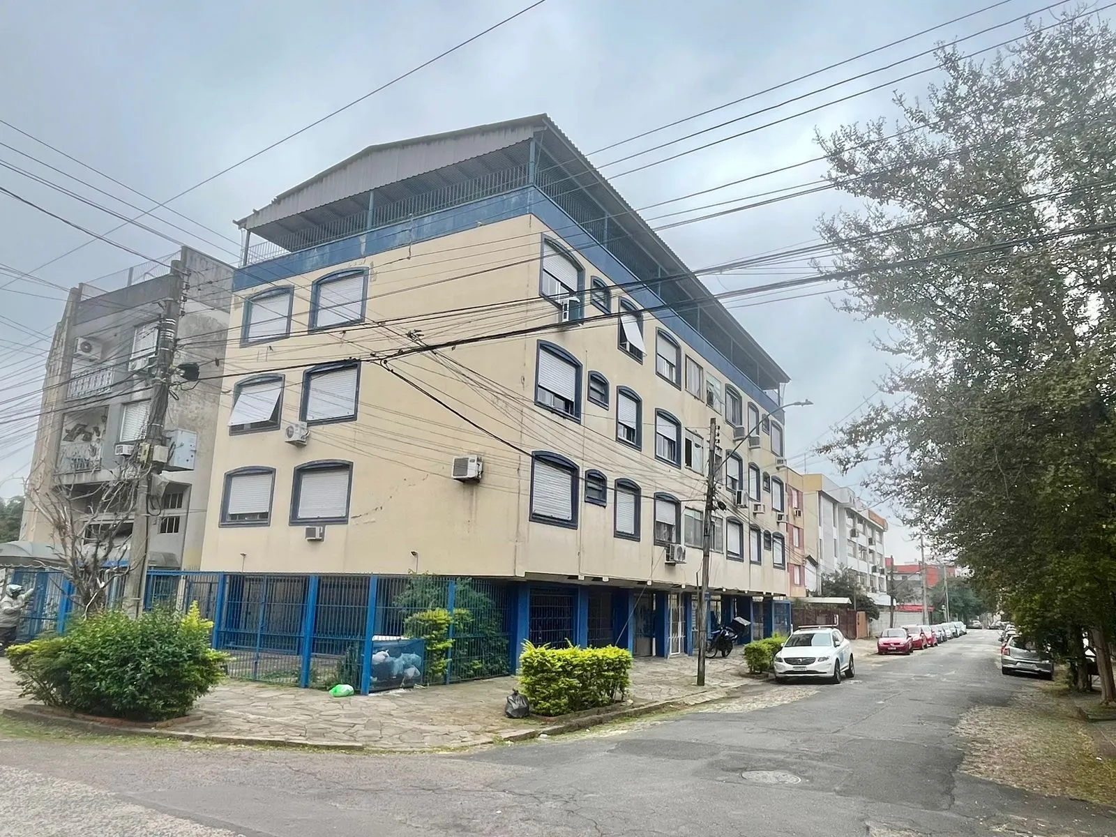 Apartamento, 2 dormitórios no bairro Passo da Areia em Porto Alegre para Comprar