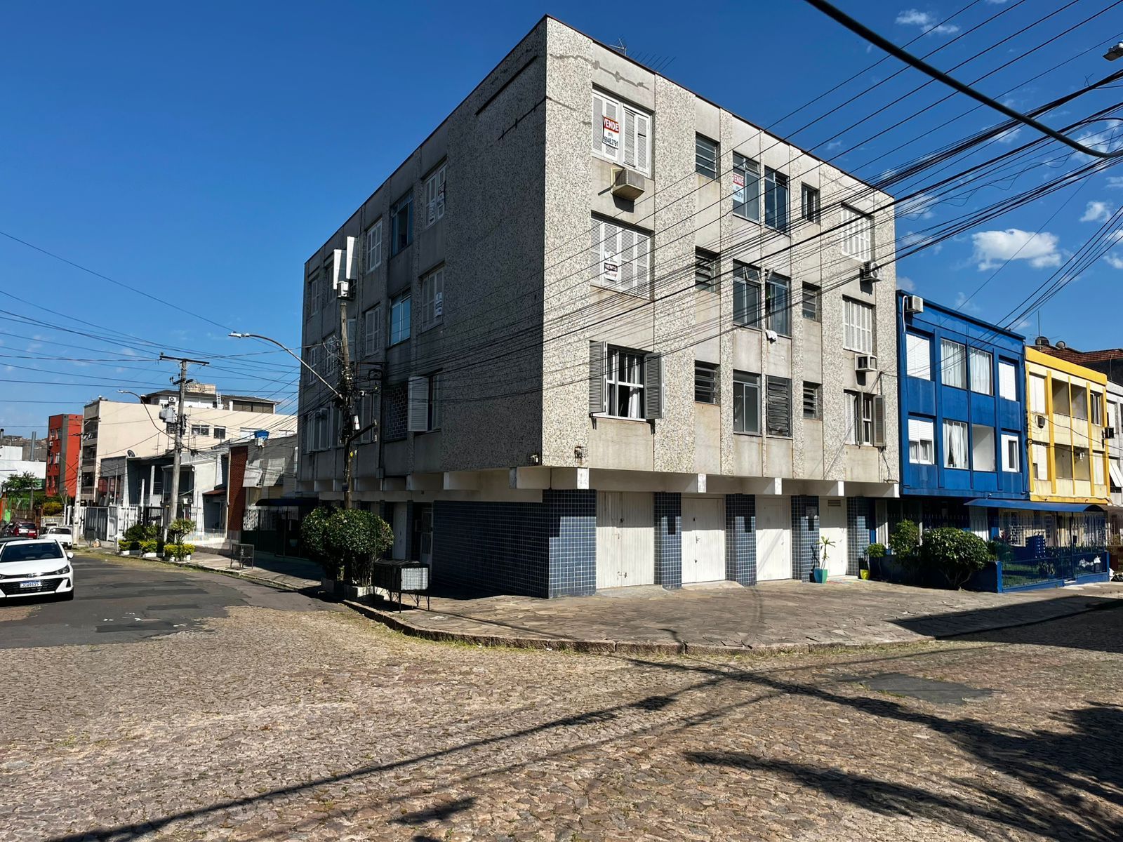 Apto de 01 dorm, no Passo da Areia, 45 m2, 2 lances de escada, ótima localização