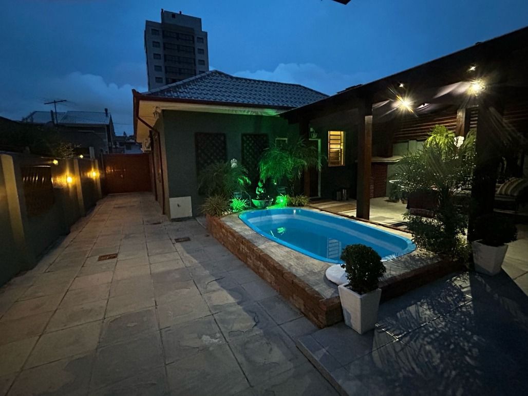 Casa à venda com 4 quartos, 136m² - Foto 29