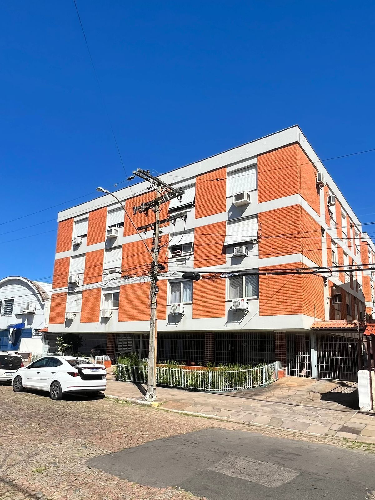 02 dorm, 73 m², sol da tarde, com vaga, dep e banho aux, no Passo da Areia