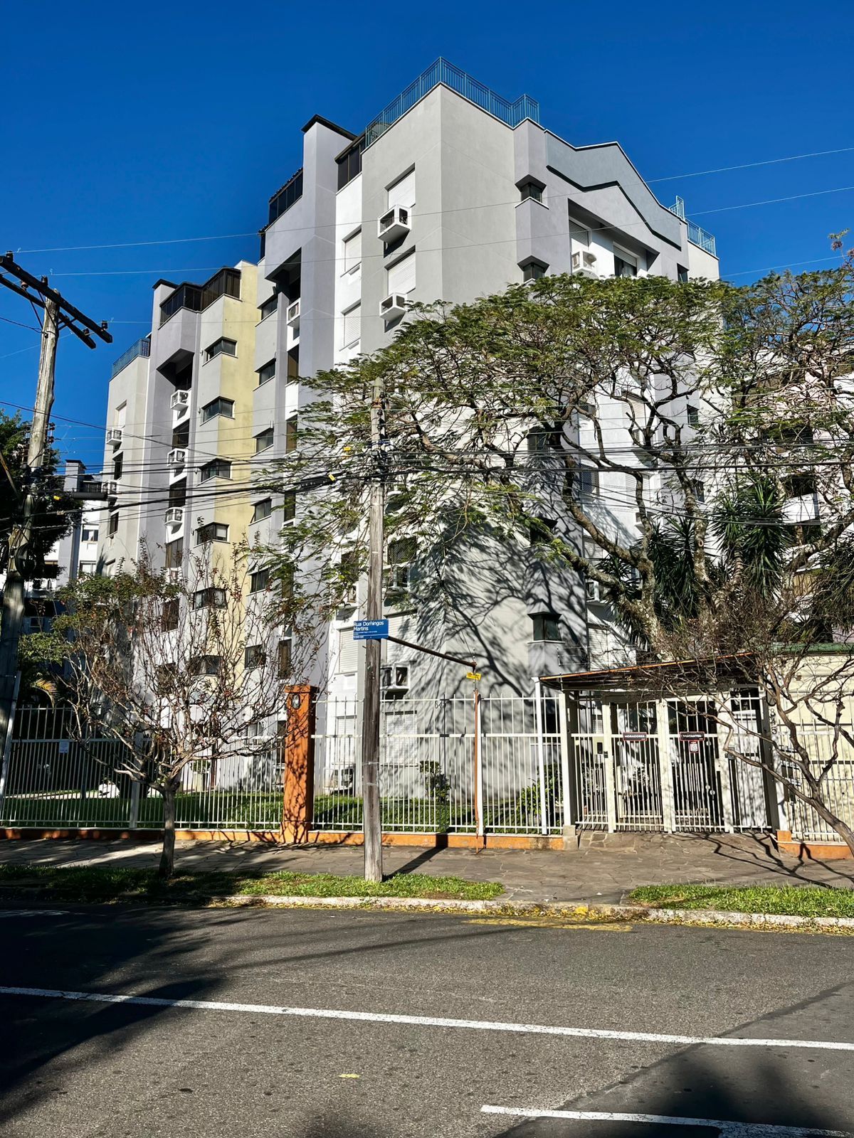 Apto 03 dorm com suíte, térreo, 02 vagas e depósito no Cristo Redentor