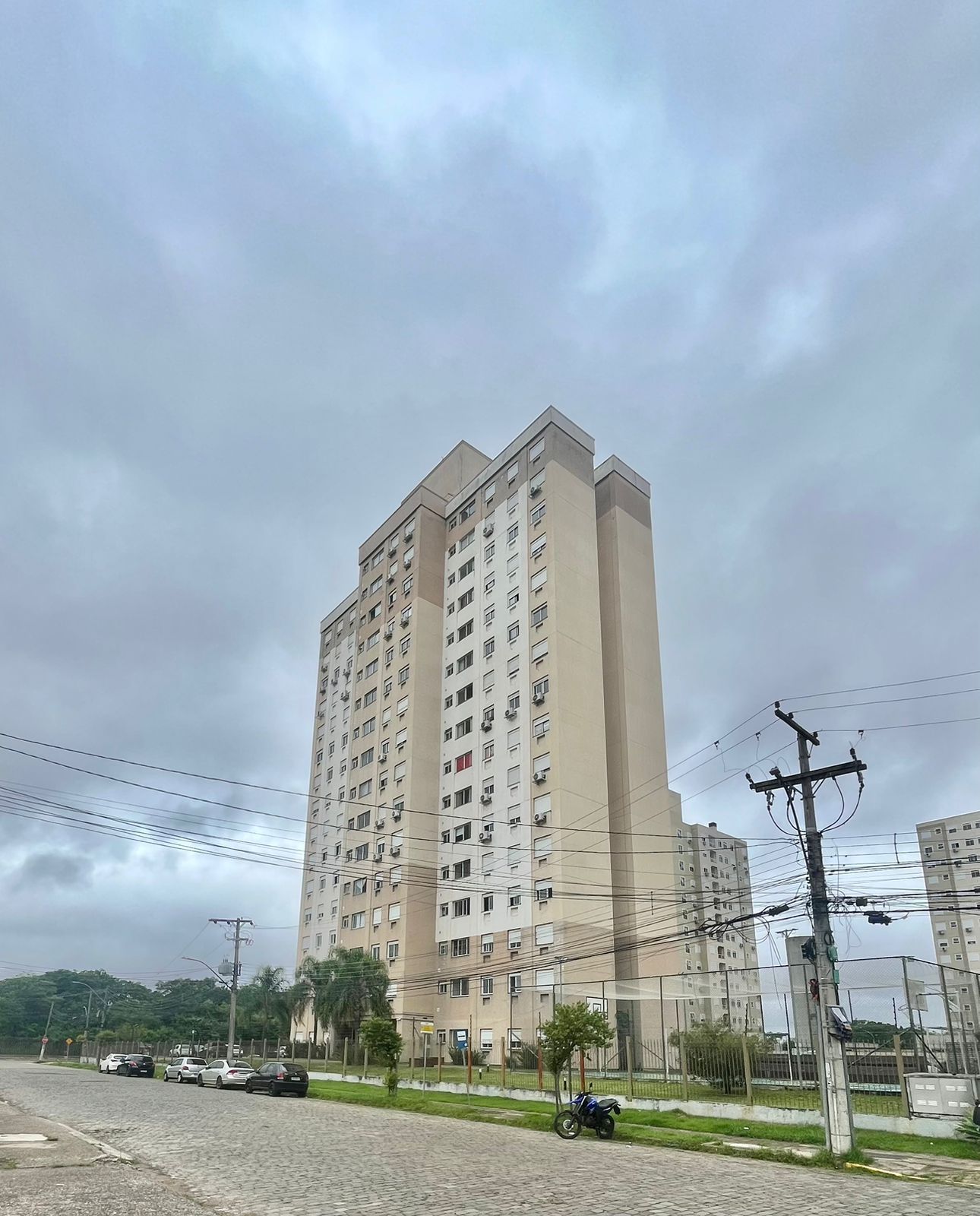 Apartamento no Humaitá de 02 dormitórios, infra e 01 vaga, nunca habitado