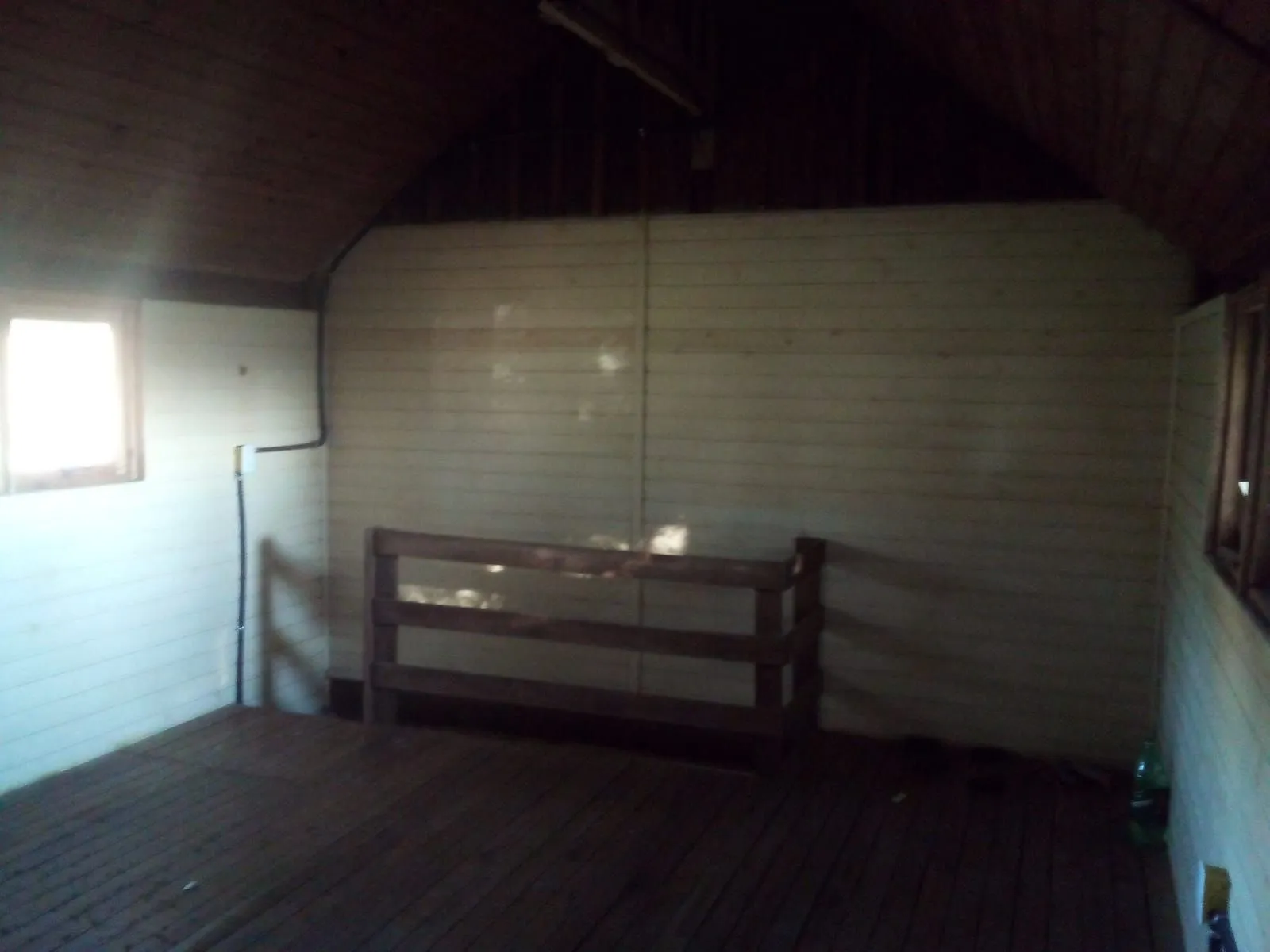 Casa de madeira à venda no Loteamento Tarumã, em Viamão.