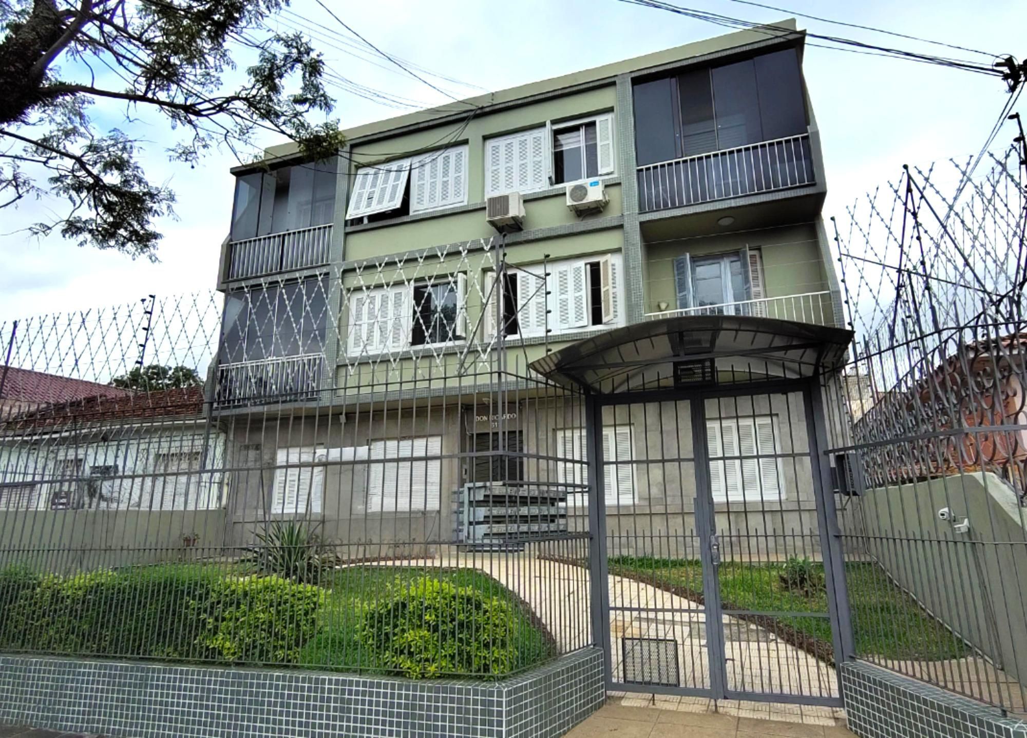 Apartamento, 2 dormitórios no bairro Medianeira em Porto Alegre para Comprar