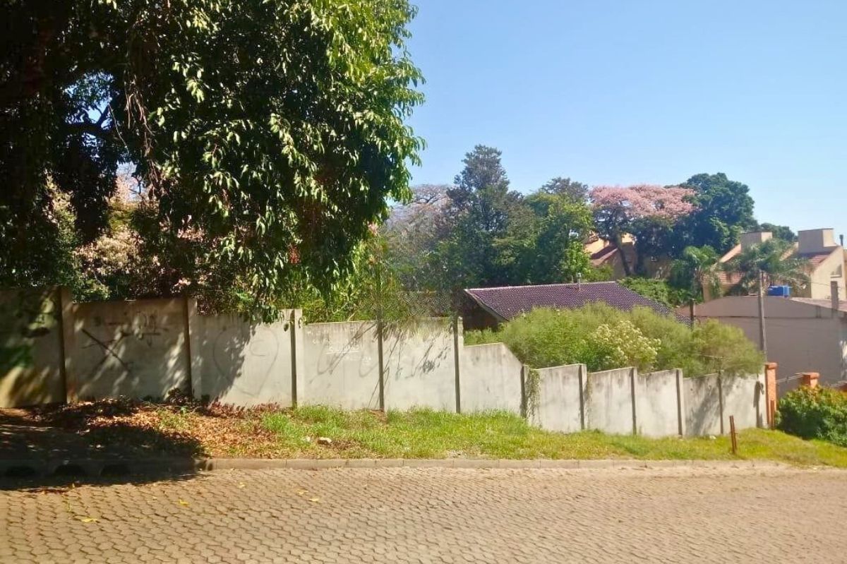 Terreno com 1.157,16m², na Rua Hipólito da Costa, com Projeto Aprovado