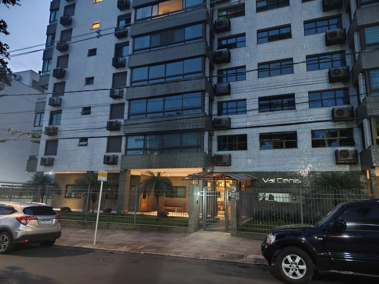 Excelente apartamento de 3 dormitórios, 1 suíte e 2 vagas no bairro Tristeza.