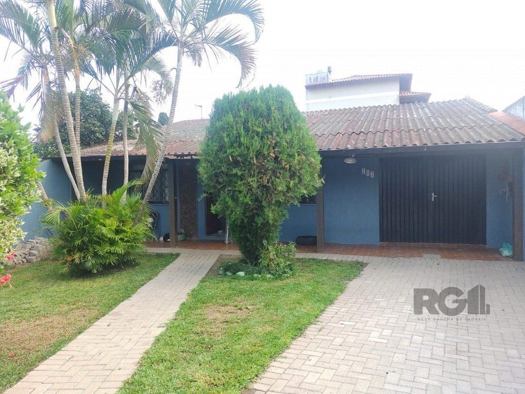 Casa de 3 dormitórios, 1 suíte e 2 vagas de garagem em Viamão.