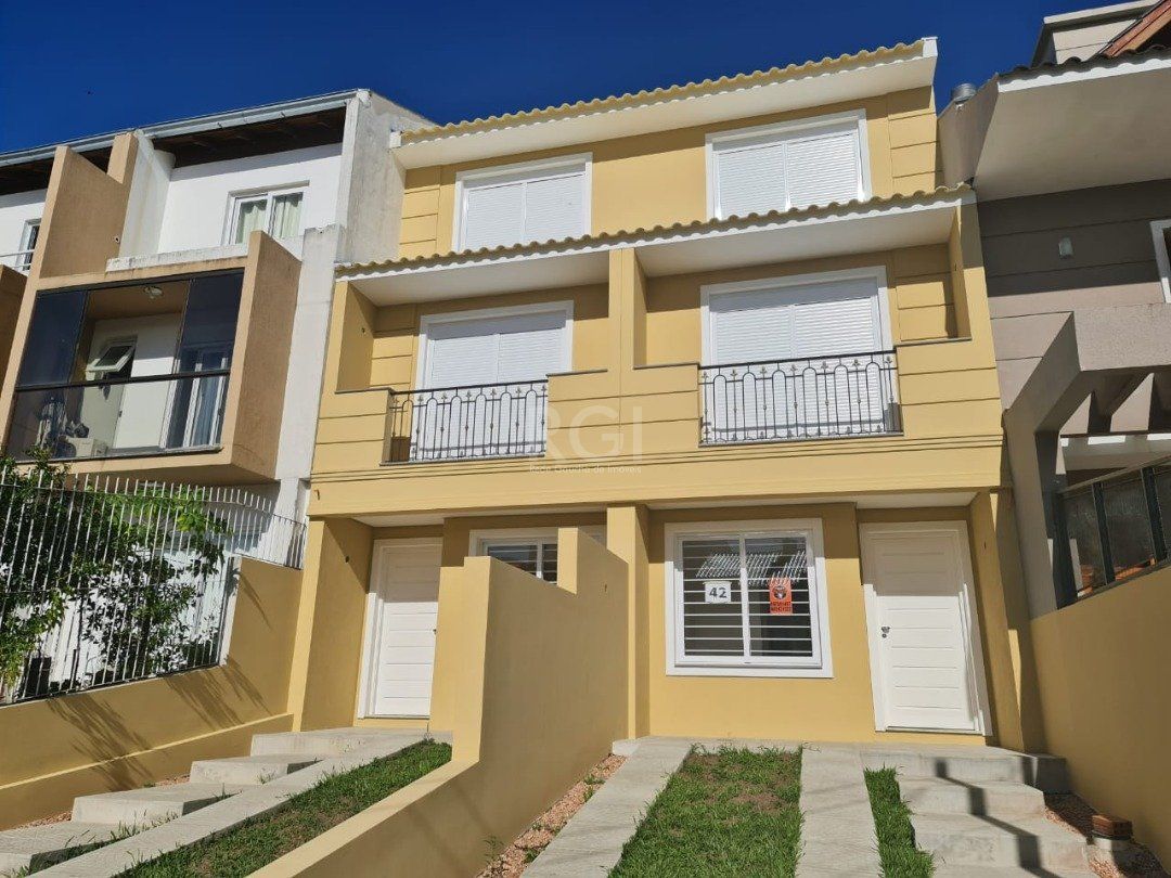 Casa à venda com 3 quartos, 133m² - Foto 1
