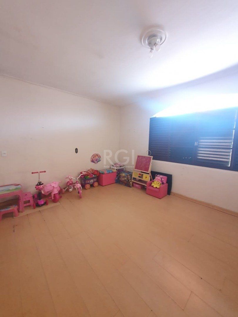 Casa à venda com 5 quartos, 226m² - Foto 8