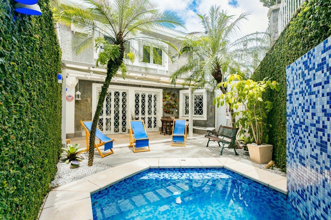 Casa à venda com 3 quartos, 288m² - Foto 1