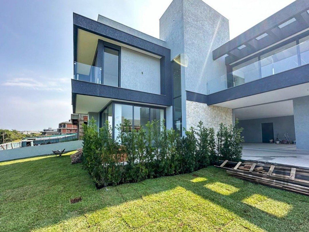 Casa de Condomínio à venda com 4 quartos, 382m² - Foto 1