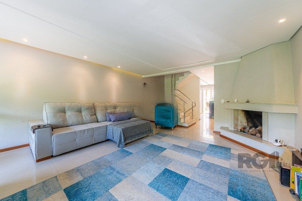 Casa à venda com 3 quartos, 236m² - Foto 2