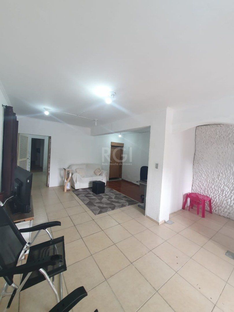Casa à venda com 5 quartos, 226m² - Foto 1