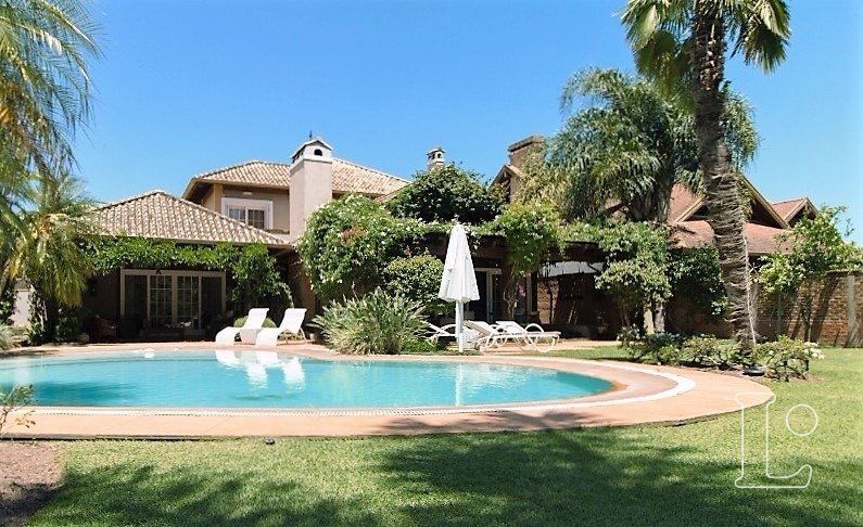 Casa de Condomínio à venda com 3 quartos, 341m² - Foto 2