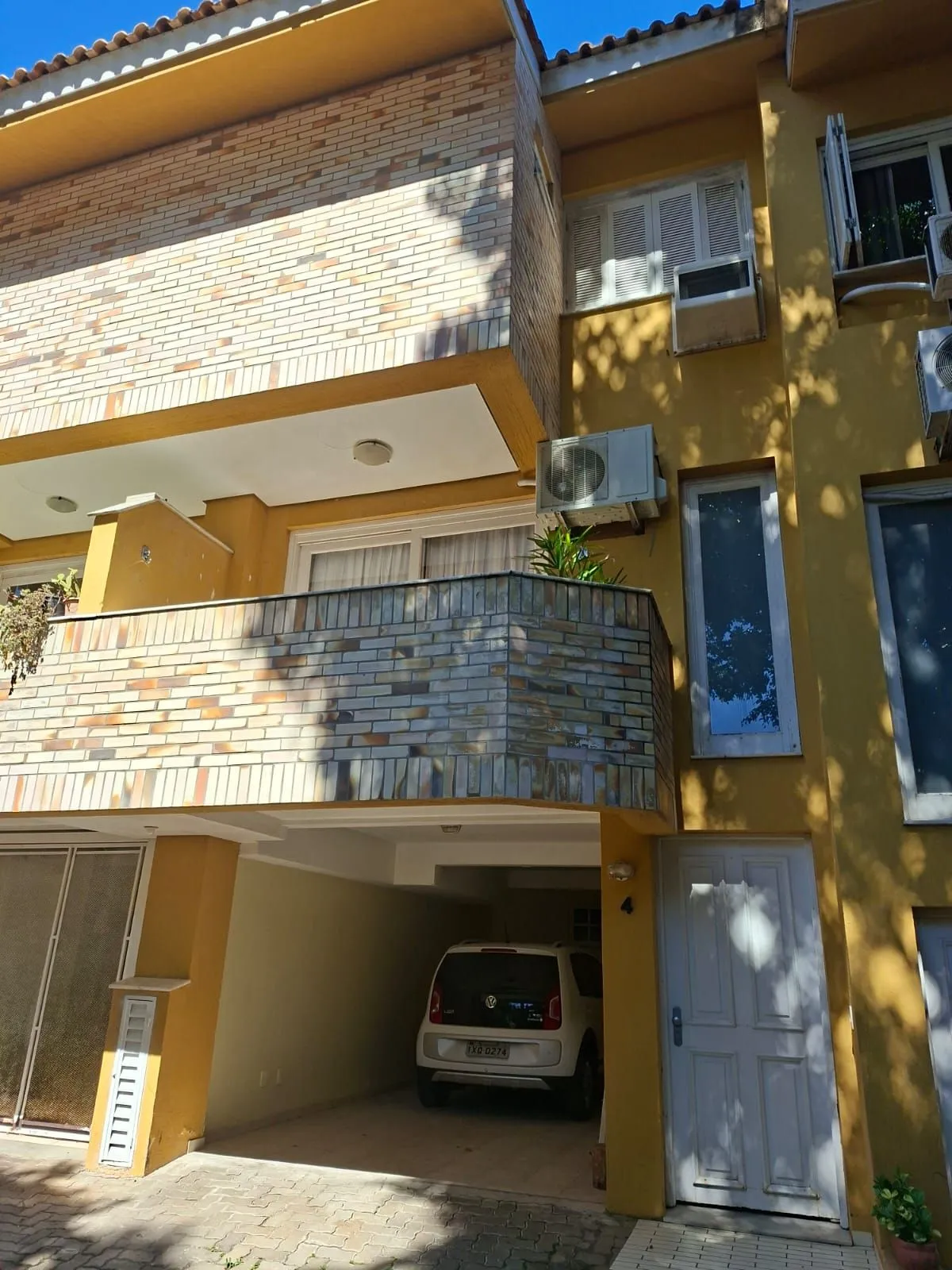 Casa em condomínio de 3 dorm. na Tristeza
