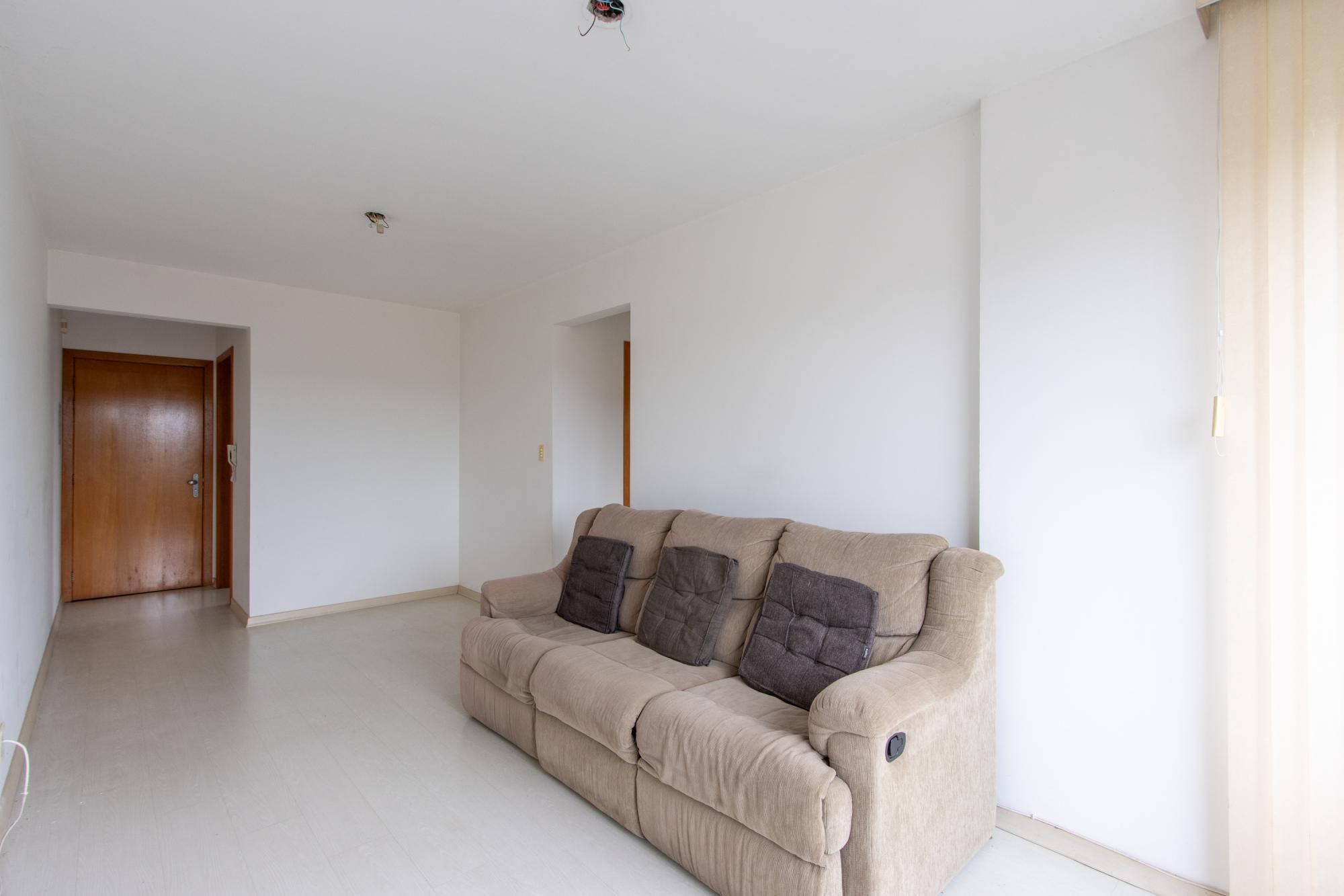 APARTAMENTO COM 2 DORMITORIOS,  1 VAGA COBERTA E ELEVADOR.