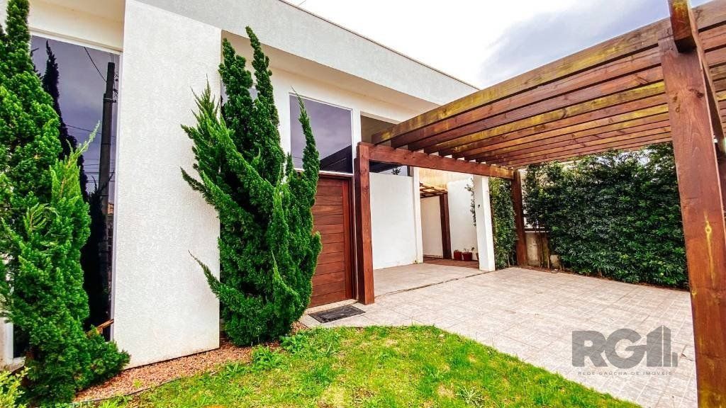 Casa com 140m², 4 dormitórios no bairro Atlântida em Xangri-Lá para Comprar