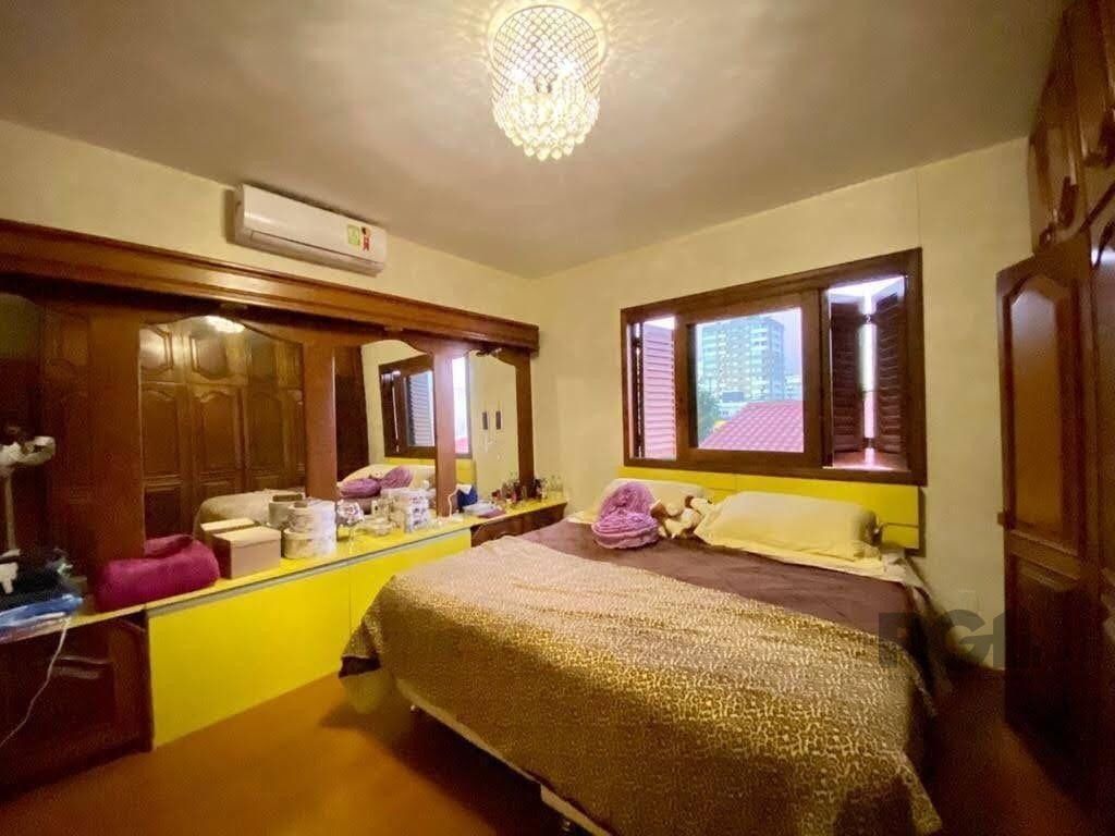 Casa à venda com 5 quartos, 282m² - Foto 9