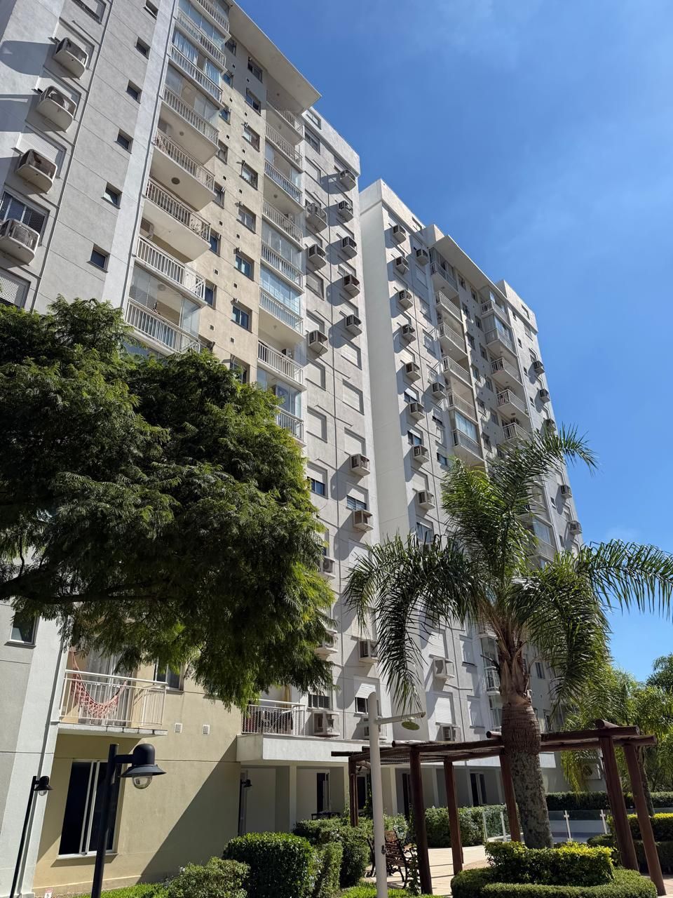 Apartamento, 2 dormitórios e 1 vaga, bairro Jardim Carvalho.