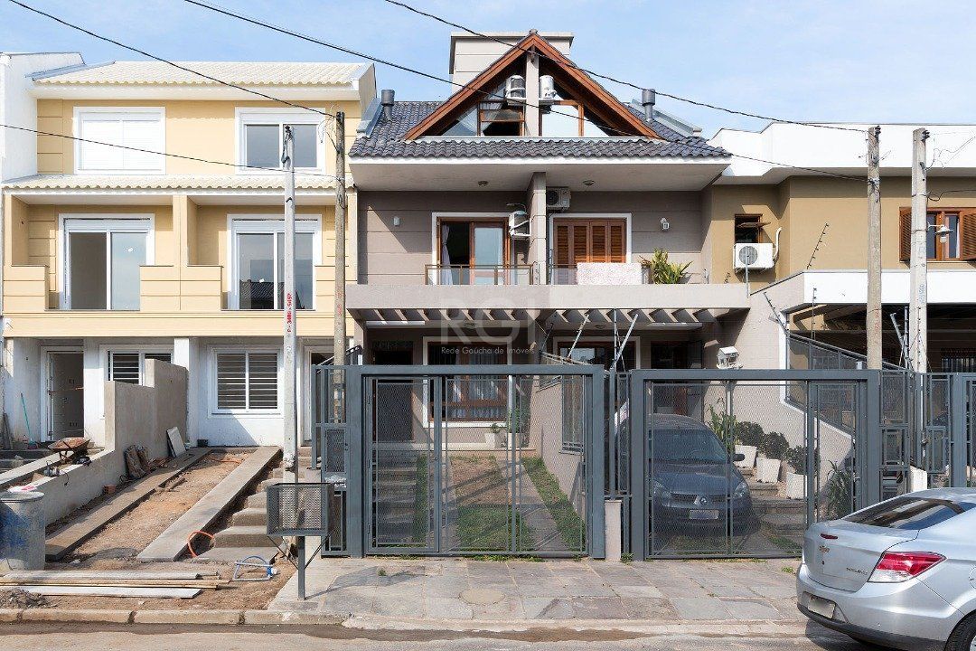 Casa para Venda - 135.78m², 3 dormitórios, sendo 3 suites, 1 vaga - Guarujá