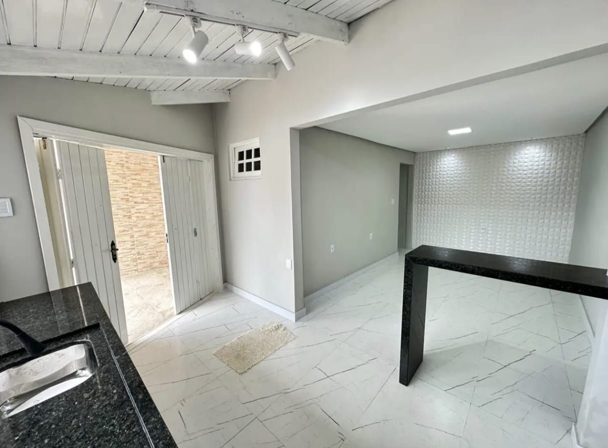 Casa à venda com 3 quartos, 94m² - Foto 4