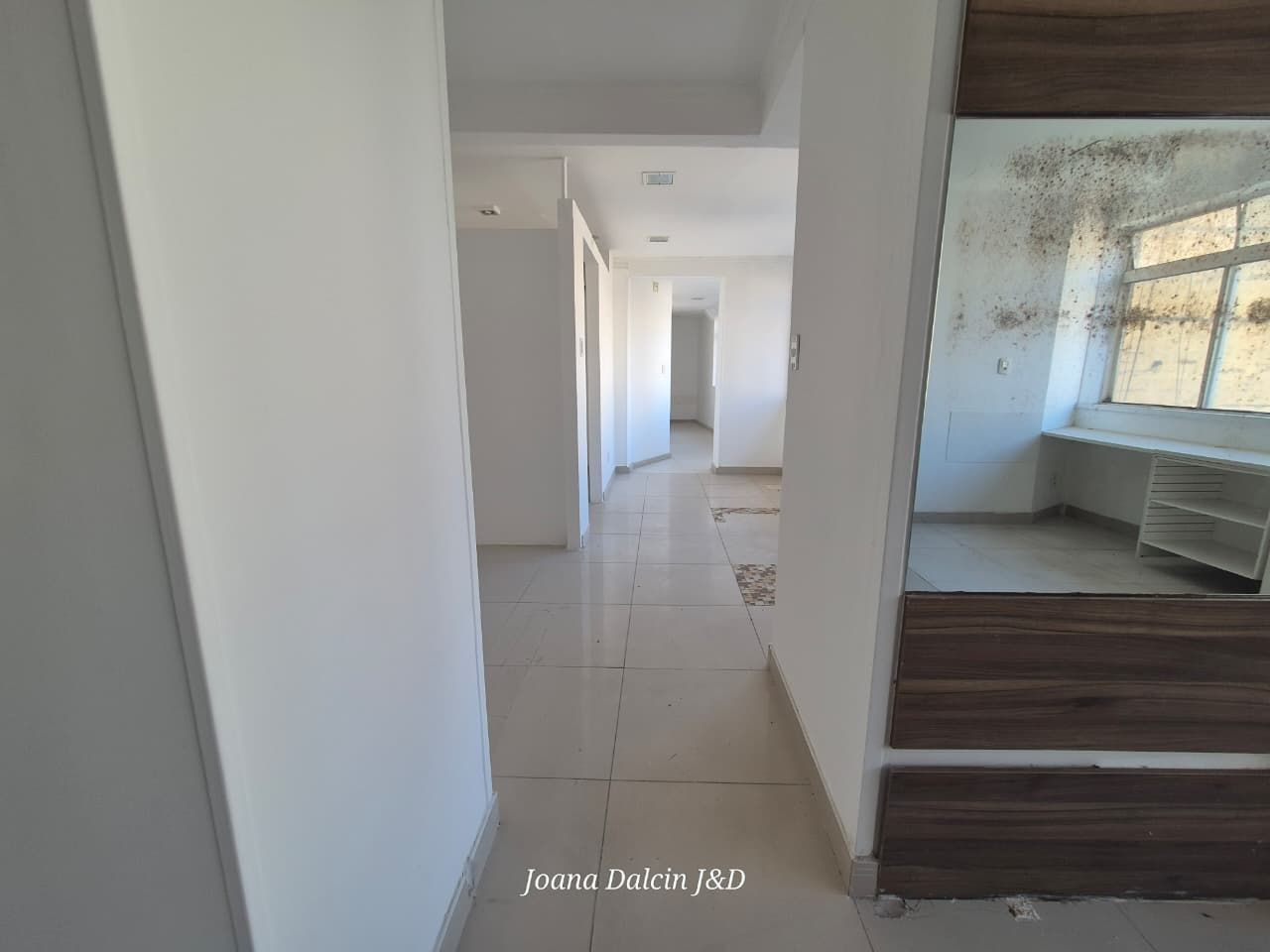 Sala Comercial com 24m², 1 dormitório no bairro Centro em Porto Alegre para Comprar