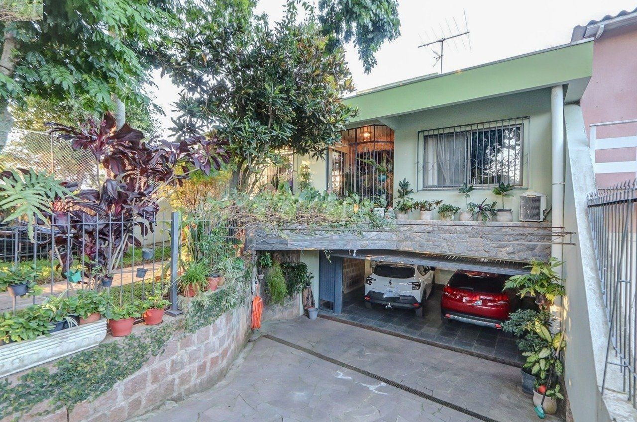 Casa com 3 quartos (1 suite), 4 vagas - Vila Nova