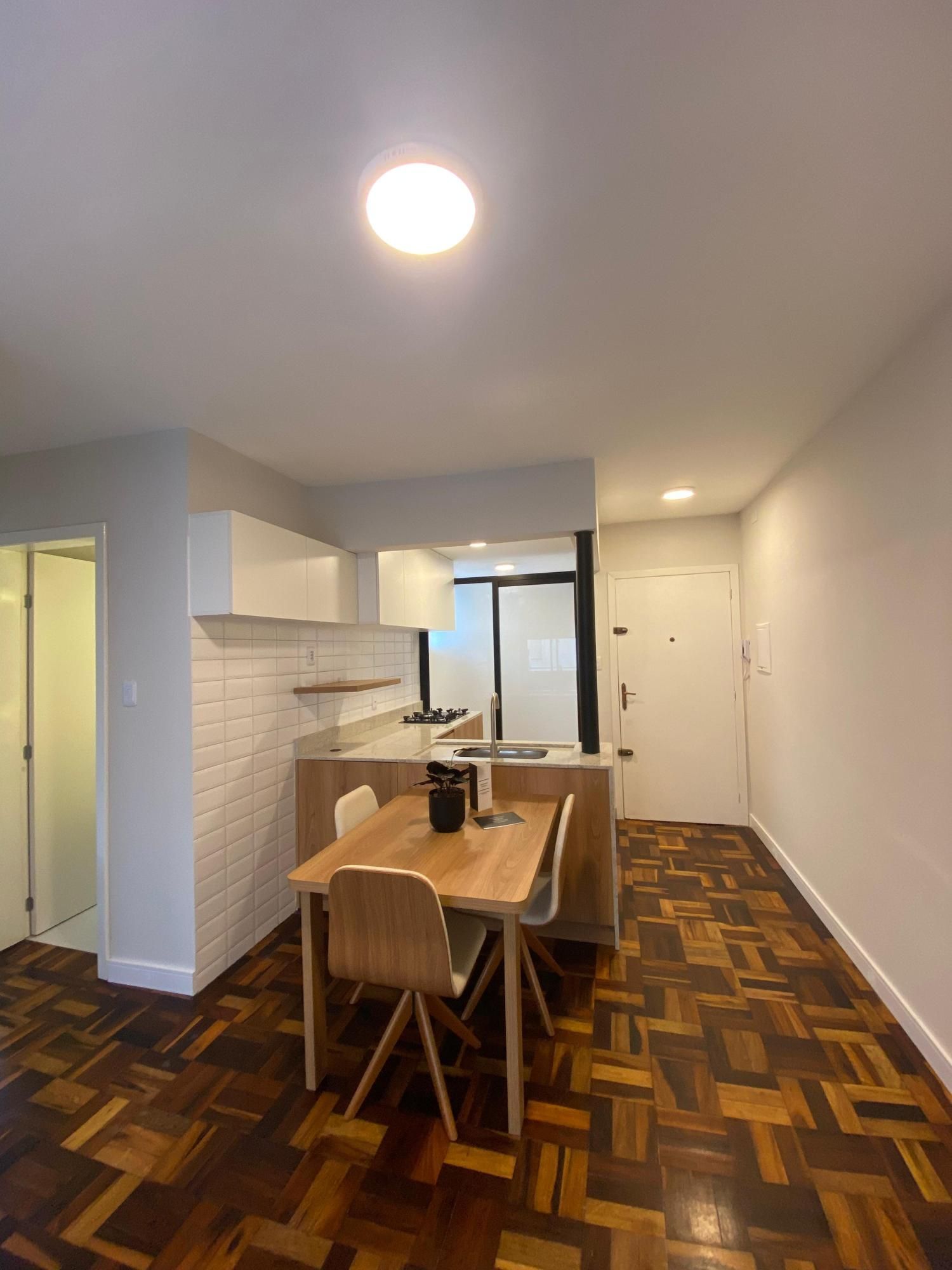 Apartamento à venda com 48m², 2 quartos, 1 vaga no bairro Petrópolis em Porto Alegre