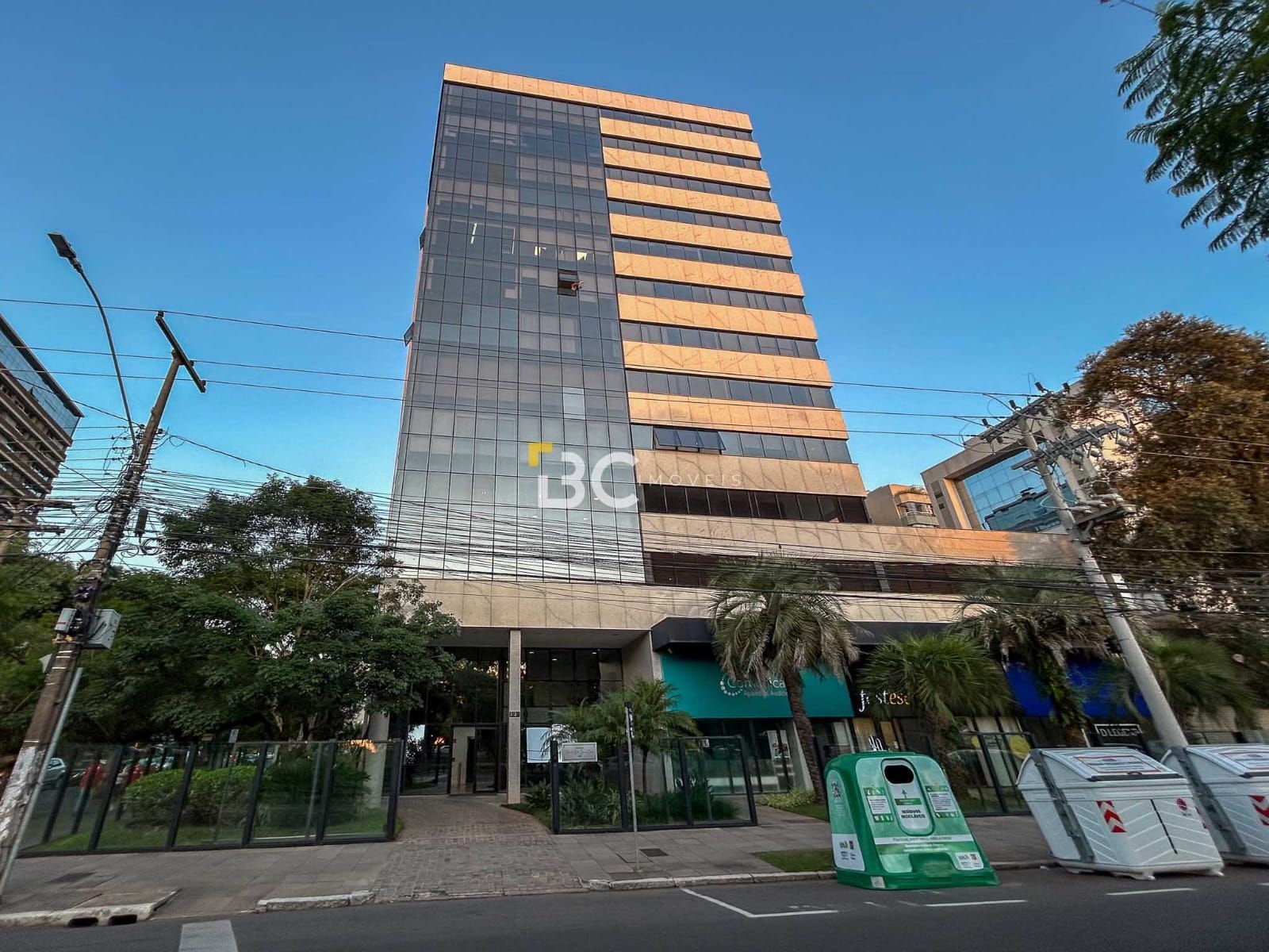 Sala Comercial com 33m², 1 dormitório no bairro Praia de Belas em Porto Alegre para Comprar