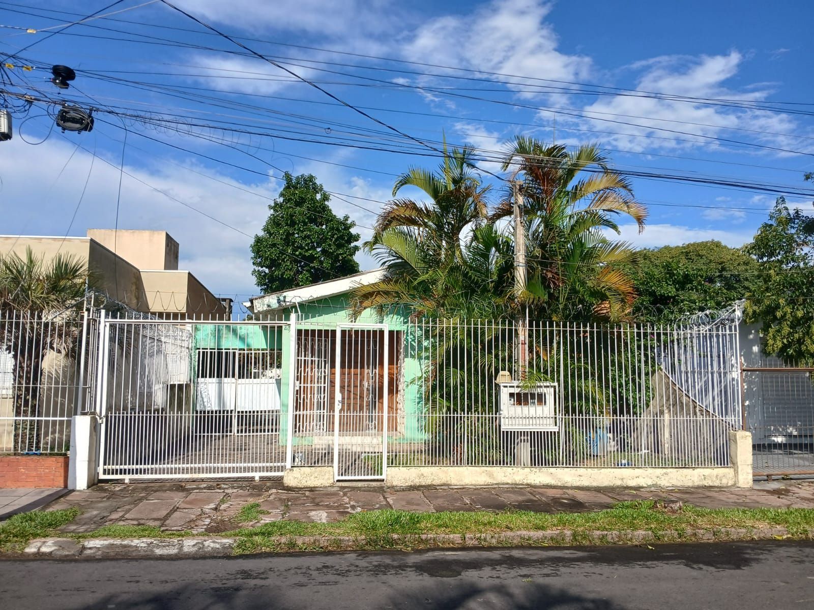 Casa, 5 dormitórios no bairro Sarandi em Porto Alegre para Comprar