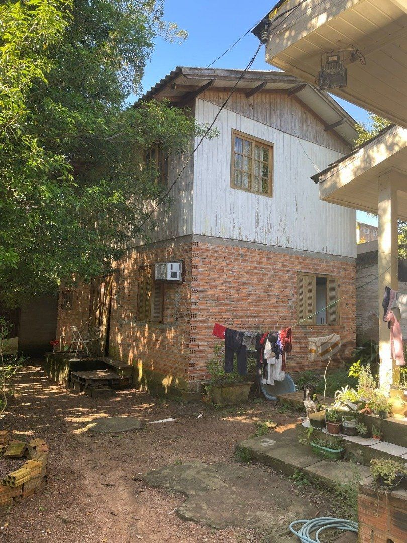 Casa à venda com 6 quartos, 200m² - Foto 4