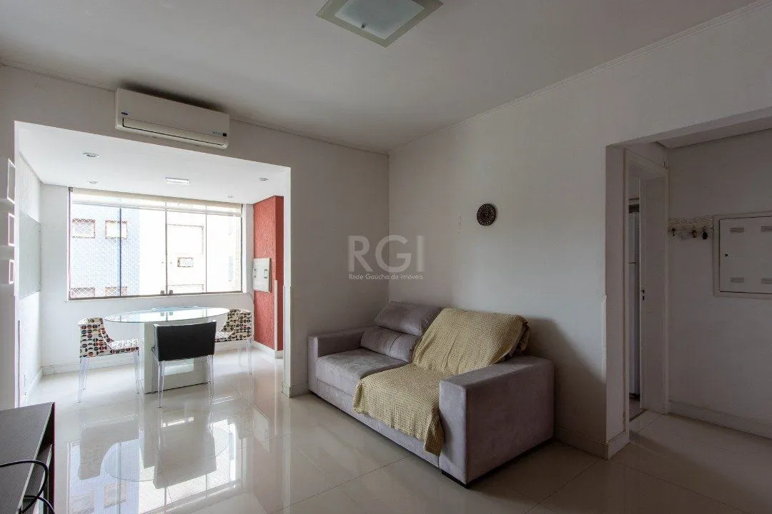 Apartamento de 2 dormitórios, suite e 1 vaga de garagem na Tristeza