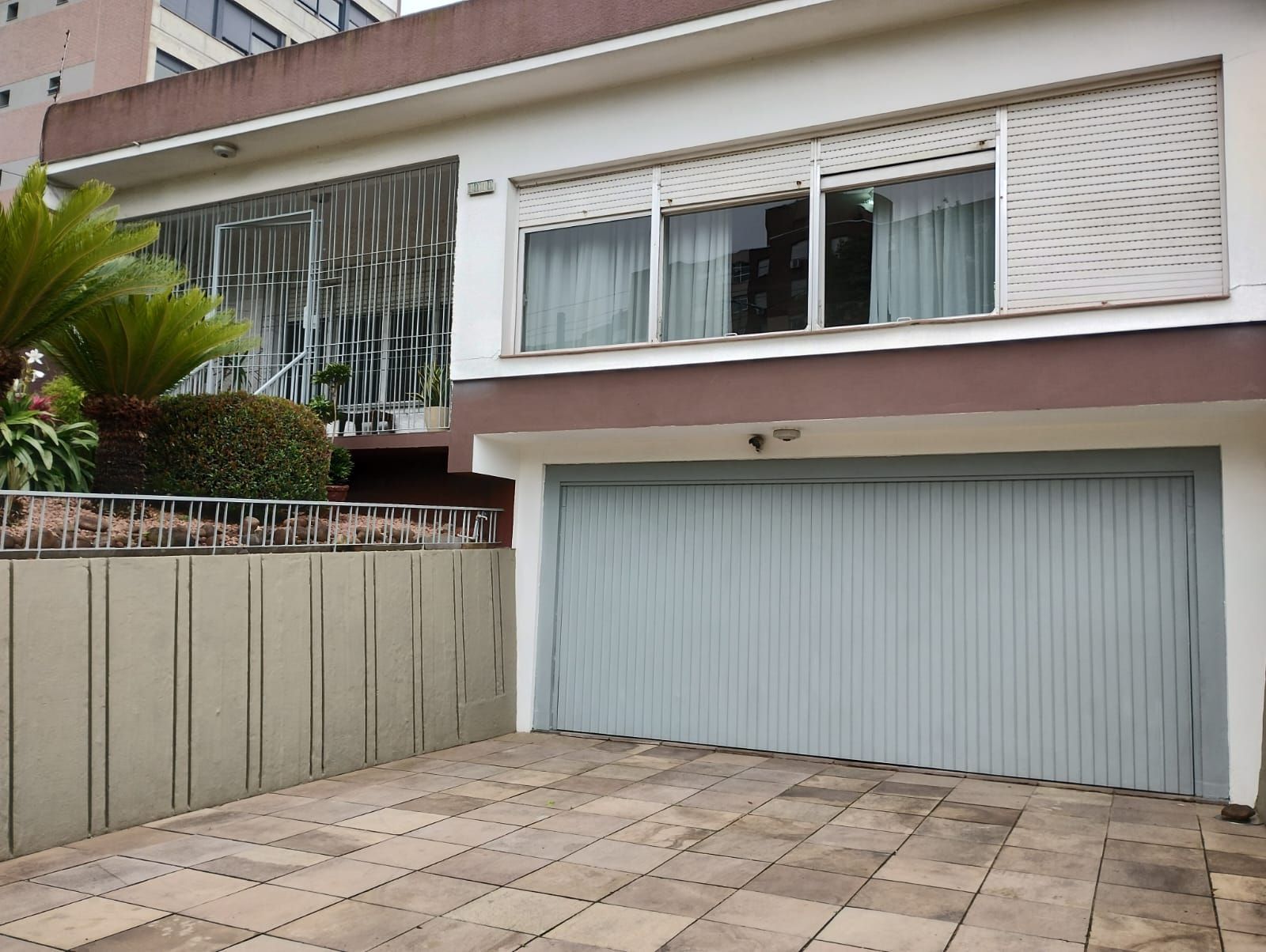 Casa de alvenaria, 4 dormitórios, 2 suítes, bairro Cristal.