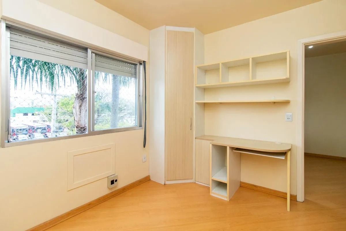 Apartamento 1 dormitório reformado e com planejados 1 banheiro.
