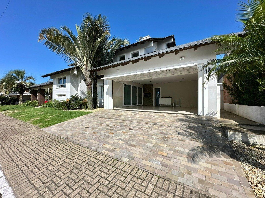 Casa de Condomínio à venda com 5 quartos, 323m² - Foto 2