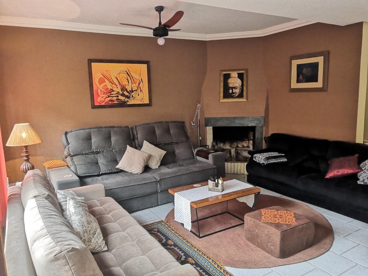 Casa de Condomínio com 3 dormitórios e 2 vagas em Ipanema