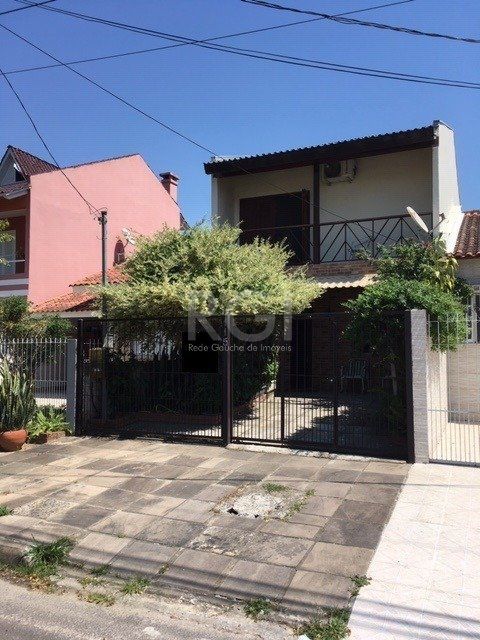 Casa à venda com 140m², 3 quartos, 2 vagas no bairro Hípica em Porto Alegre