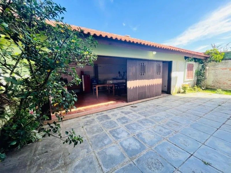 Casa 7 dormitórios no bairro Litoral