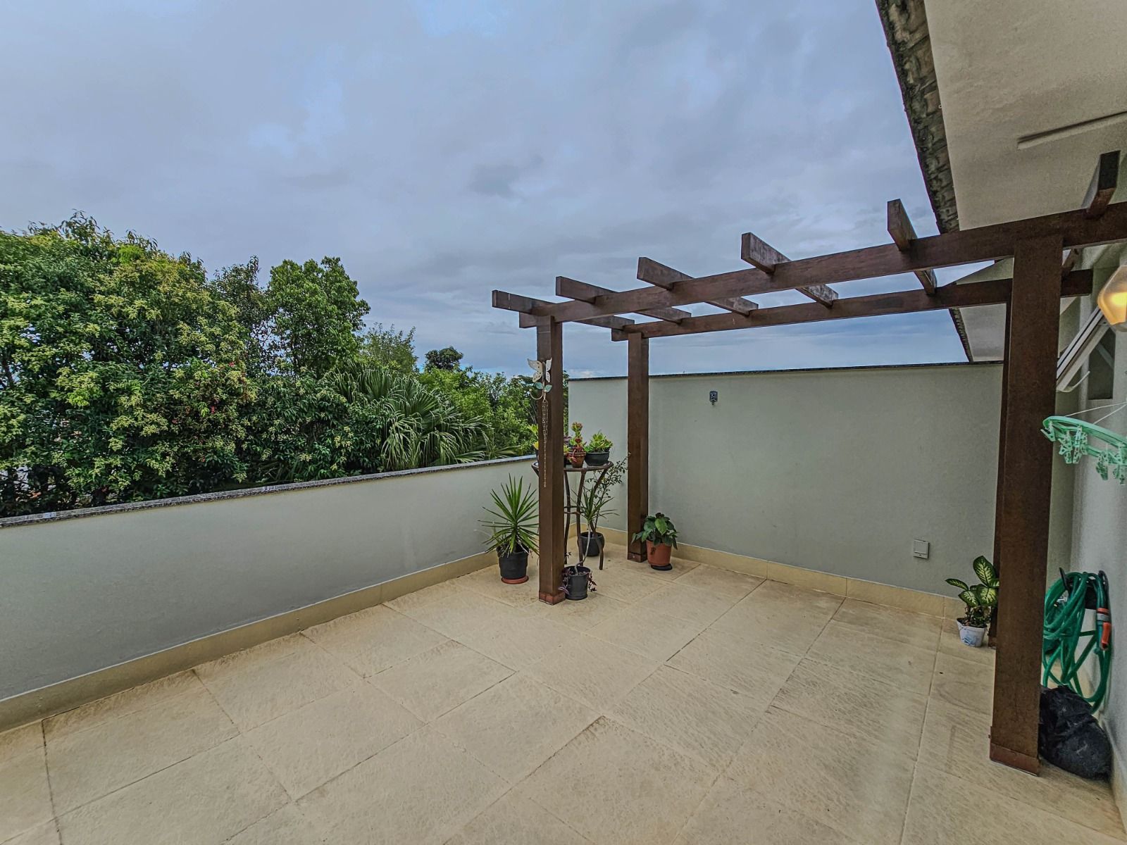 Casa de Condomínio à venda com 3 quartos, 190m² - Foto 2
