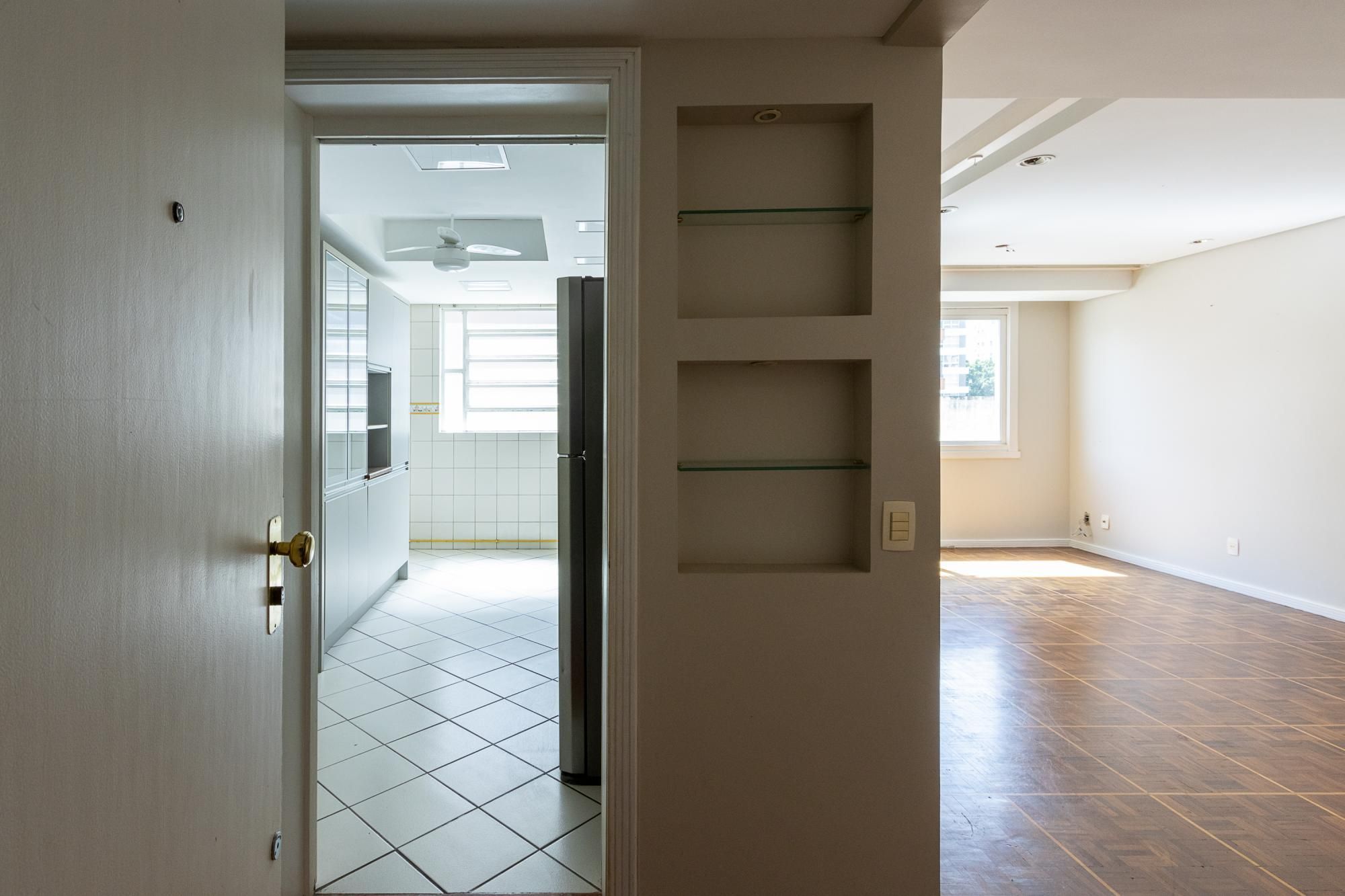 Apartamento amplo e bem localizado no Menino Deus!!