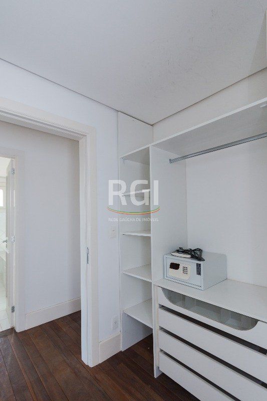 Casa de Condomínio à venda com 4 quartos, 322m² - Foto 33