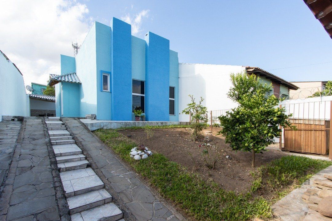 Casa à venda com 3 quartos, 124m² - Foto 1